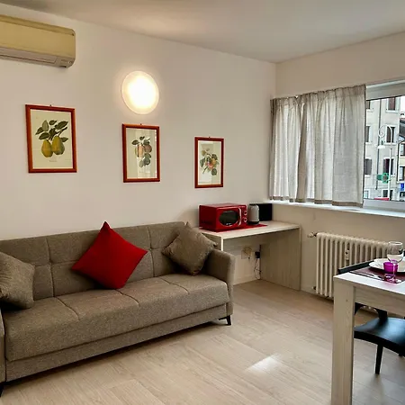 Luxury Urban Oasis In Center Of شقة