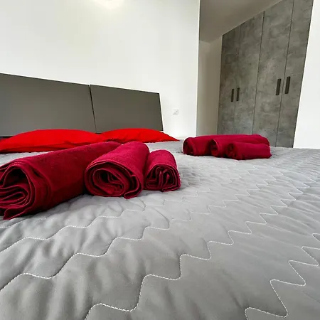 Luxury Urban Oasis In Center Of *