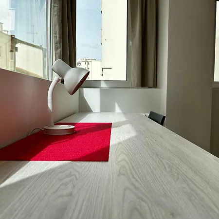 Luxury Urban Oasis In Center Of شقة