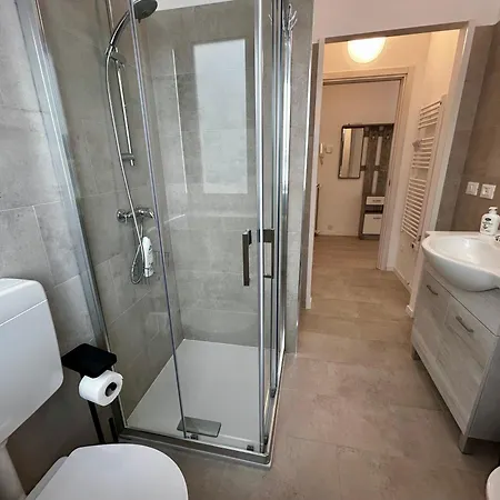 Luxury Urban Oasis In Center Of أوديني
