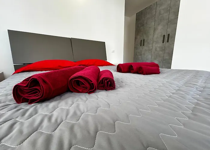 Luxury Urban Oasis In Center Of *